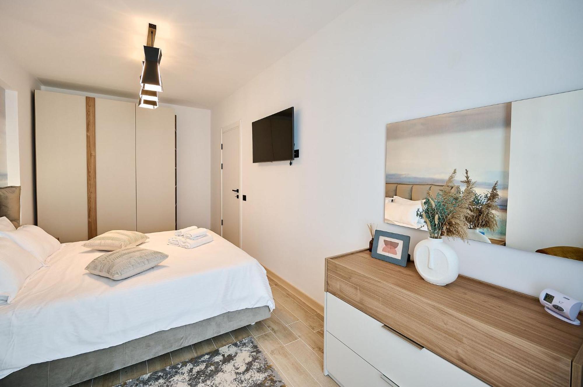 Summer Infinity Apartment